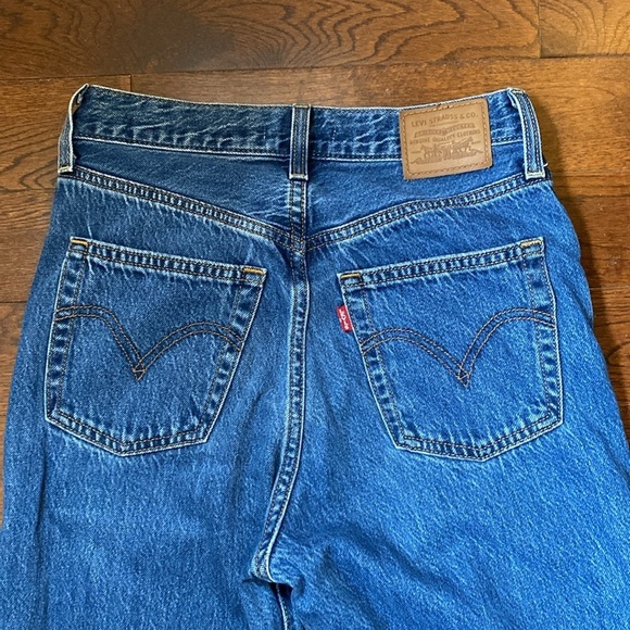 Levi's Women's Size 26 Ribcage Straight Ankle Jeans Long Med Wash High Waist - Picture 11 of 16